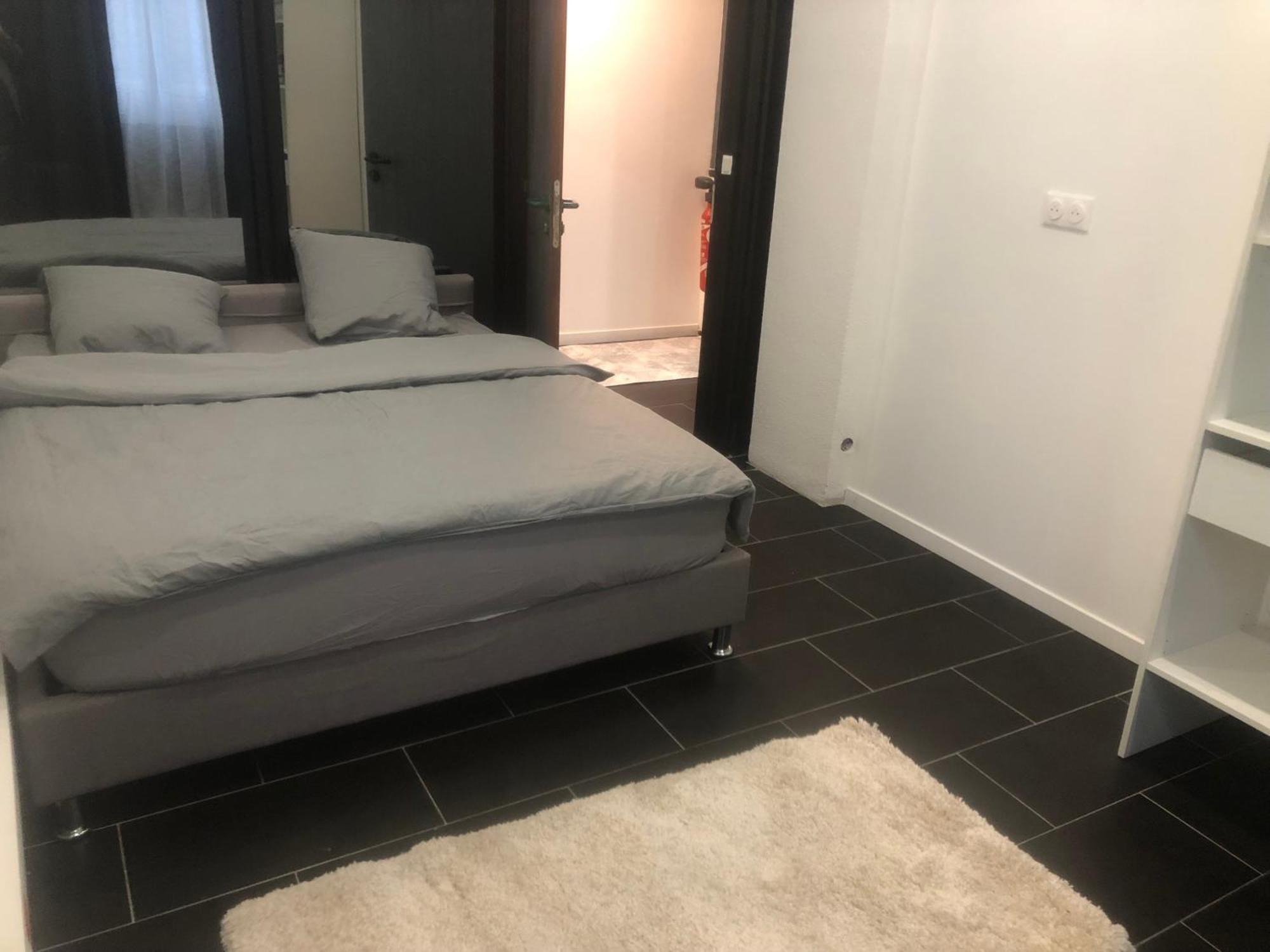 Cigogne Apartment *